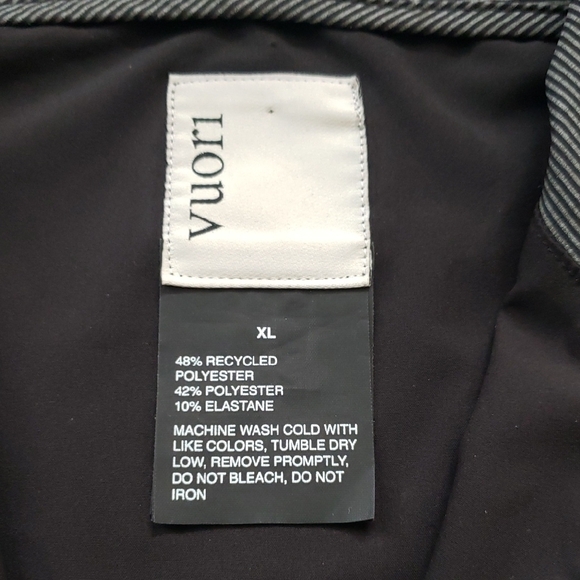 Vuori Men's Black Hooded Windbreaker Athleisure Outdoor Size XL - Picture 2 of 11